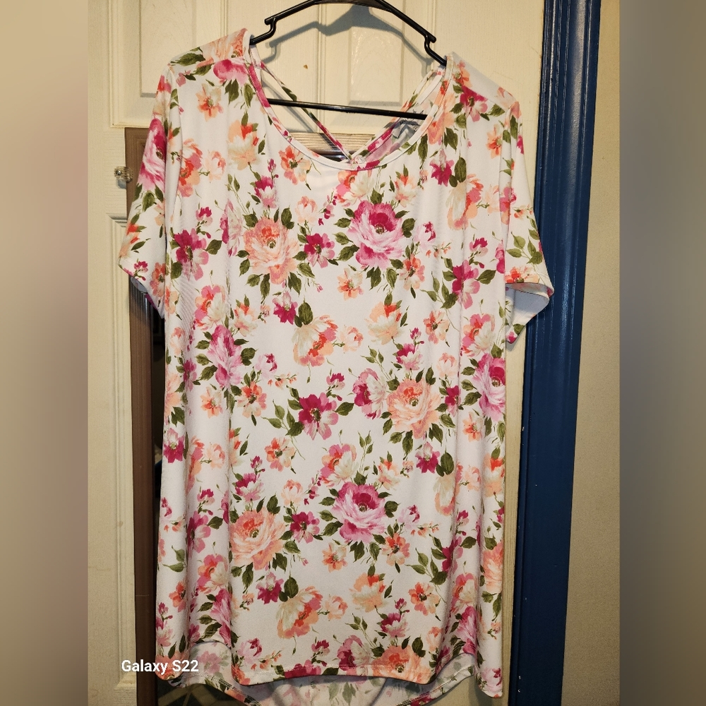 Floral Blouse never worn. Open back with functional draw strings. White Birch XL